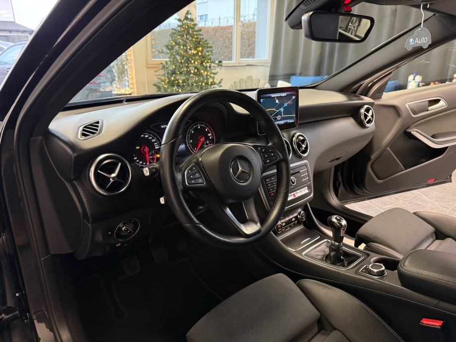 mercedes-benz-a180d-3dauto10