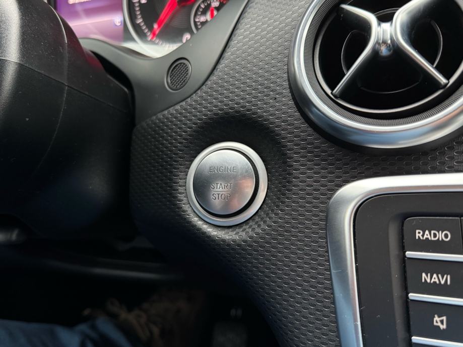 mercedes-benz-a180d-3dauto11