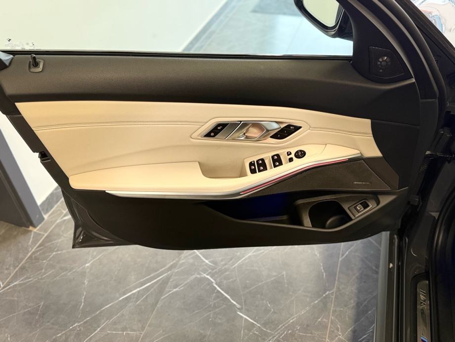 bmw-320d-xdrive-3dauto16