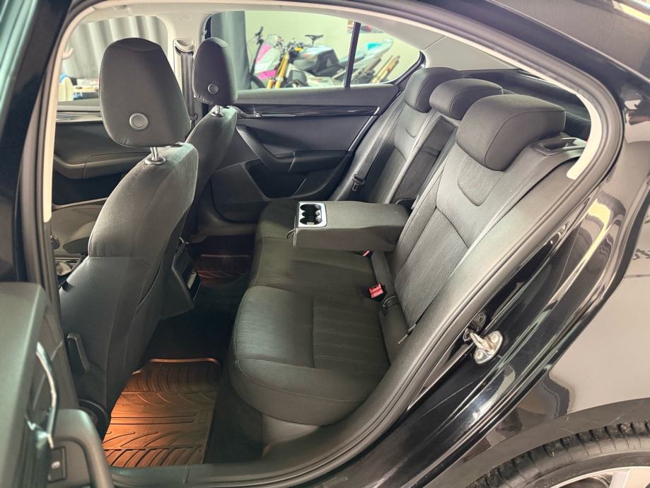 skoda-octavia-1.6-tdi-dsg-3dauto13