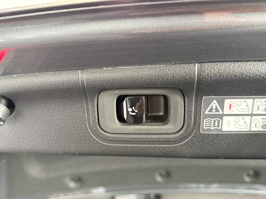 mercedes-benz-c200d-9g-3dauto19