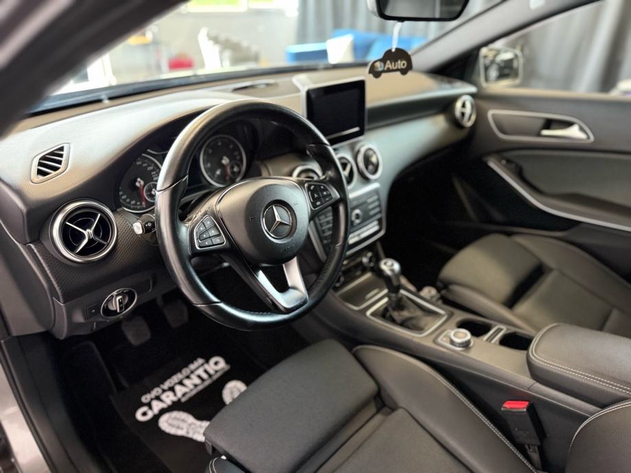 mercedes-benz-a180d-3dauto10