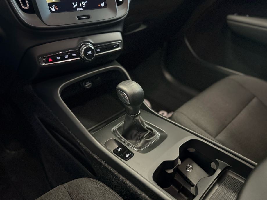 volvo-xc40-d3-3dauto12