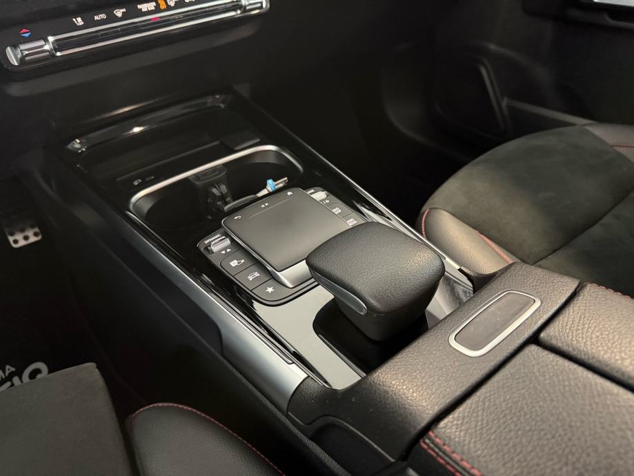 mercedes-benz-glb-200d-3dauto10