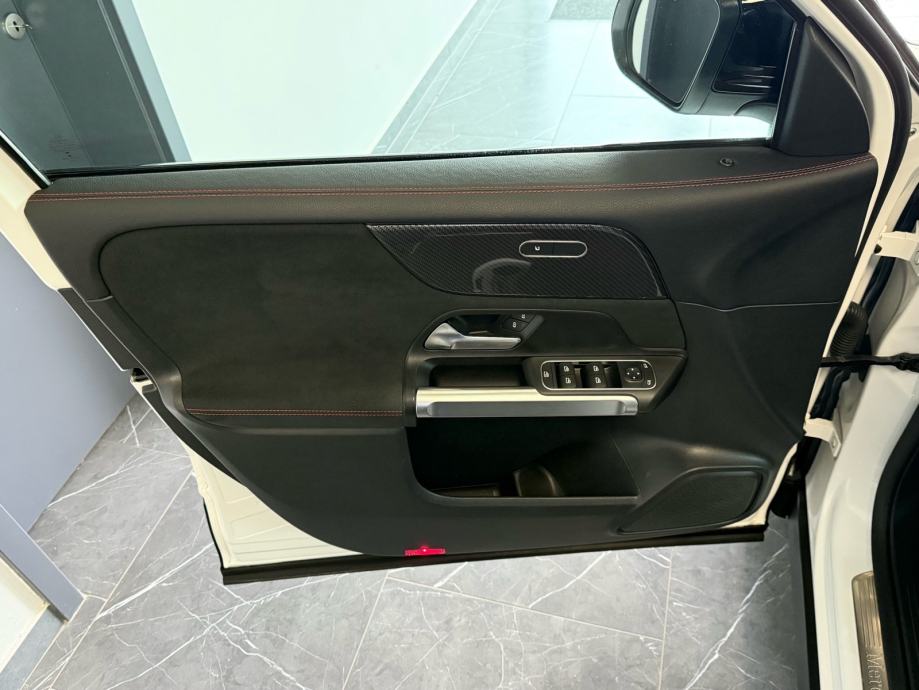 mercedes-benz-glb-200d-3dauto12